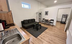 Apartment Central 10A 40Qm Wi-Fi Free Parking Calm Back House